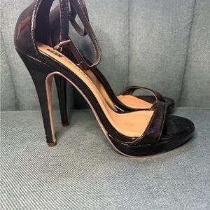 Michael Antonio Glossy Black Heels